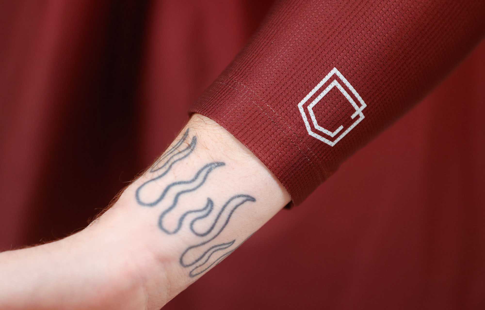 COMMENCAL LONG SLEEVE ESSENTIAL JERSEY RED DIRT image number 3